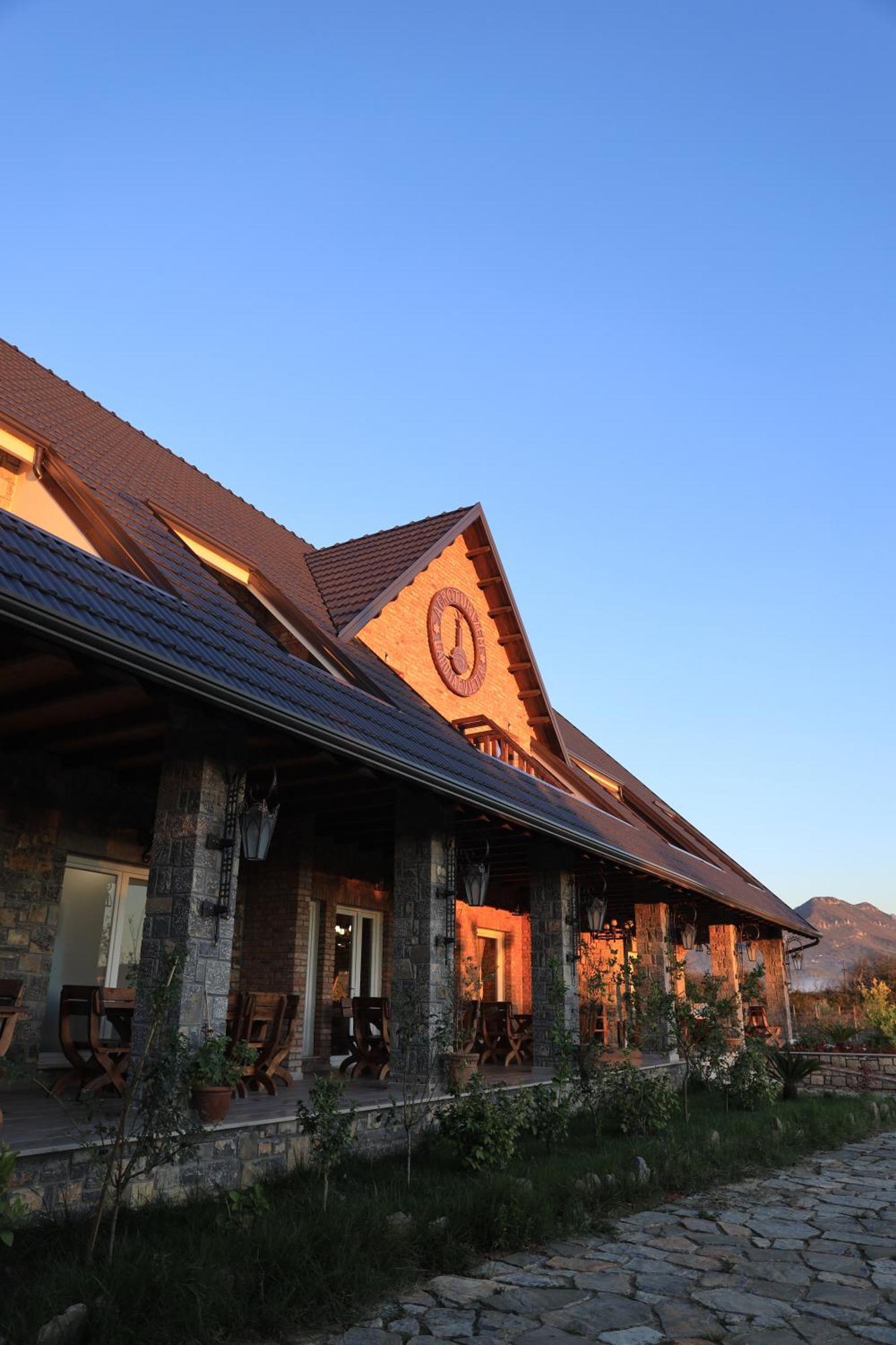 Lahuta E Vjeter Agroturizem Hotel Lac Kültér fotó