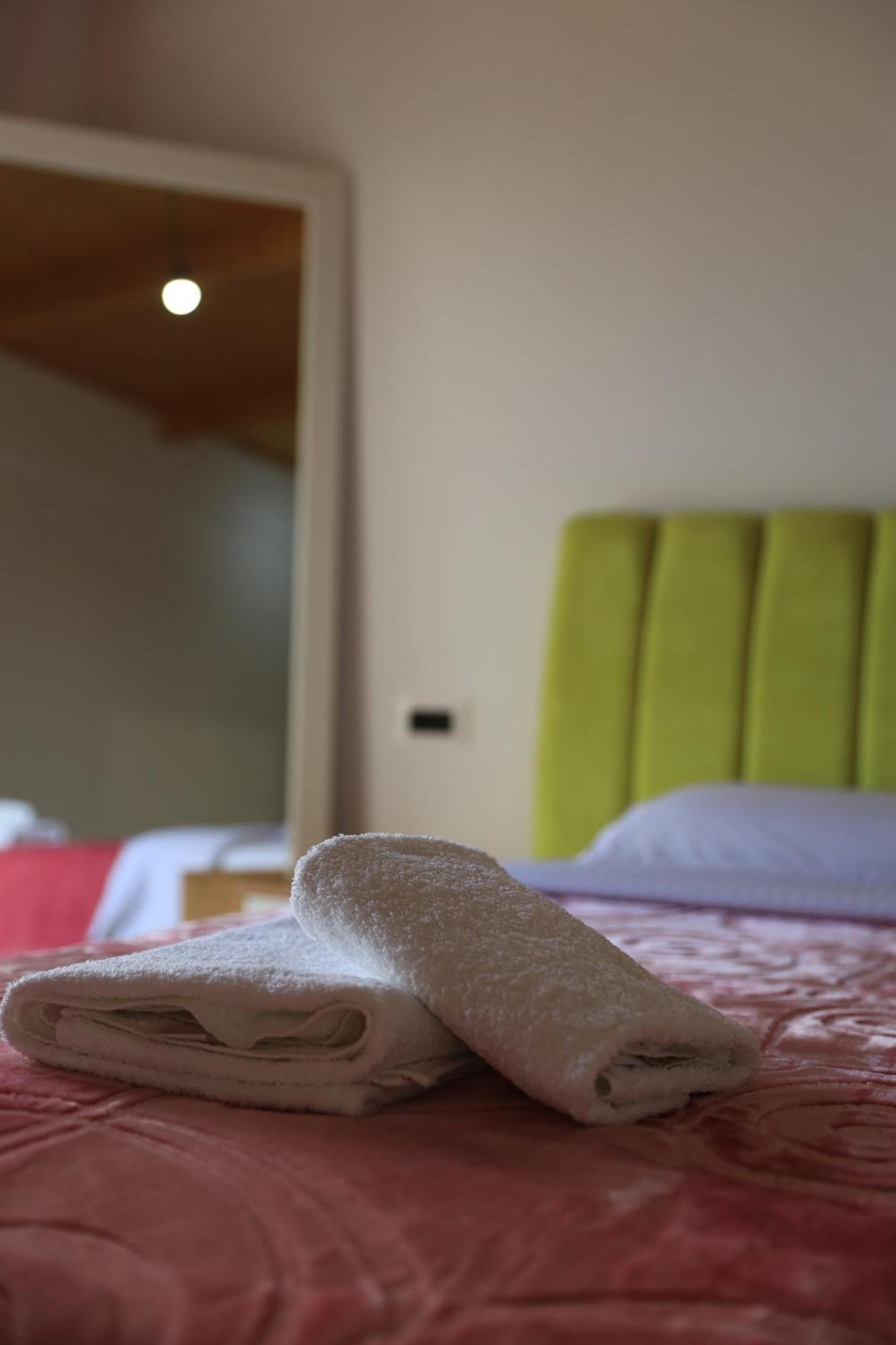 Lahuta E Vjeter Agroturizem Hotel Lac Kültér fotó