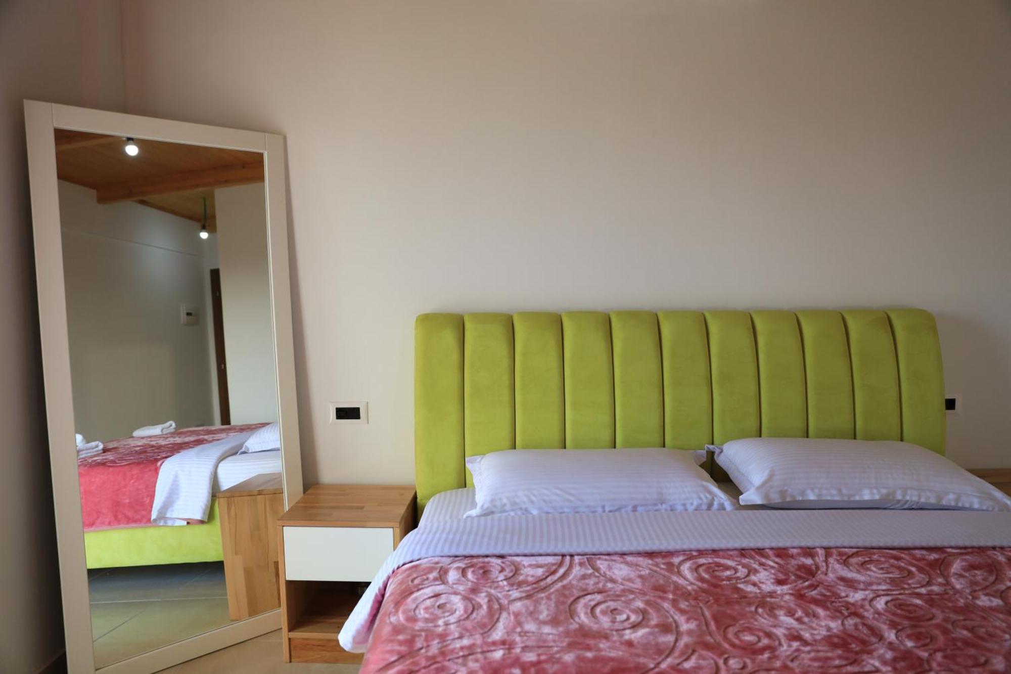 Lahuta E Vjeter Agroturizem Hotel Lac Kültér fotó