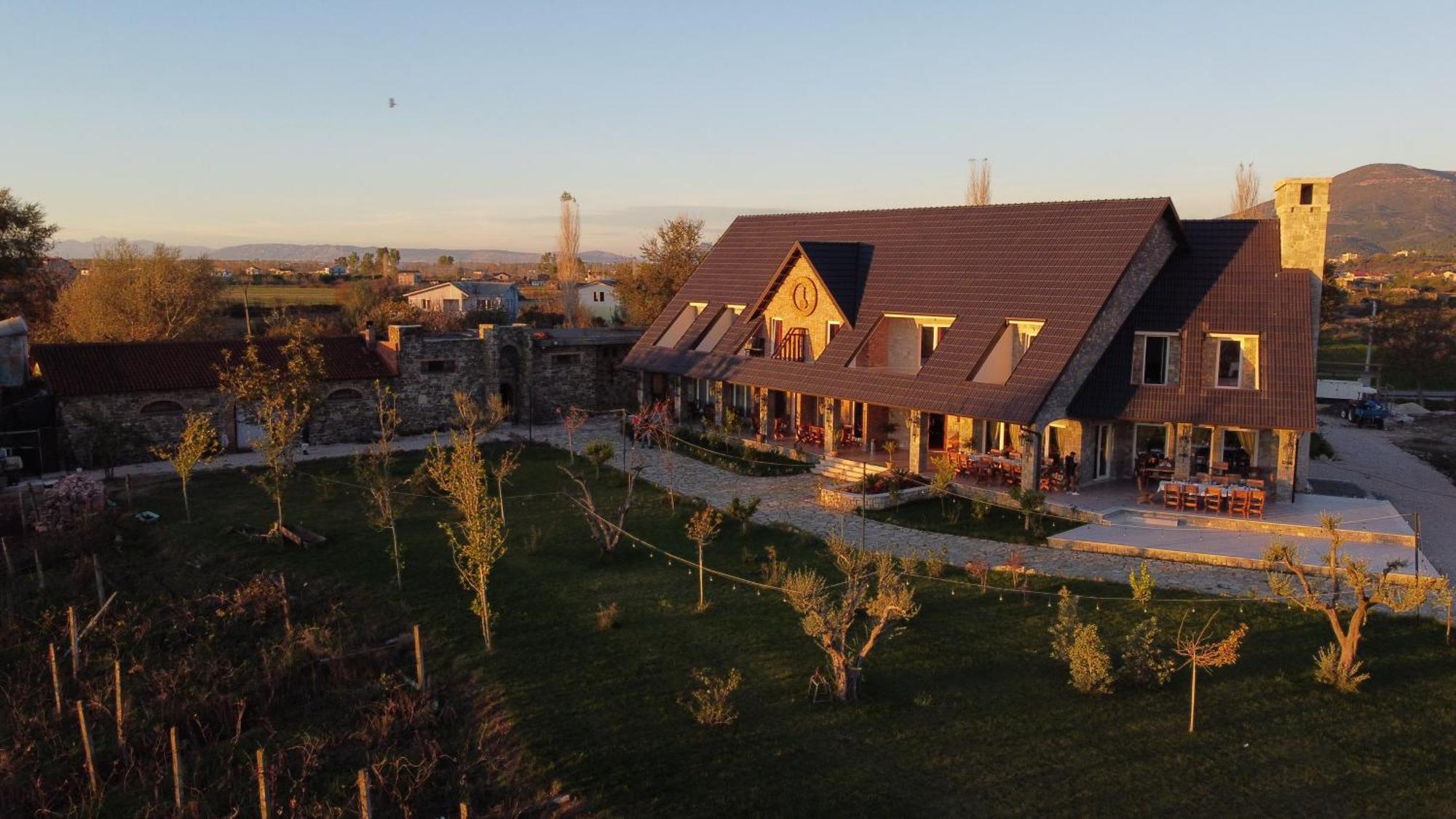 Lahuta E Vjeter Agroturizem Hotel Lac Kültér fotó