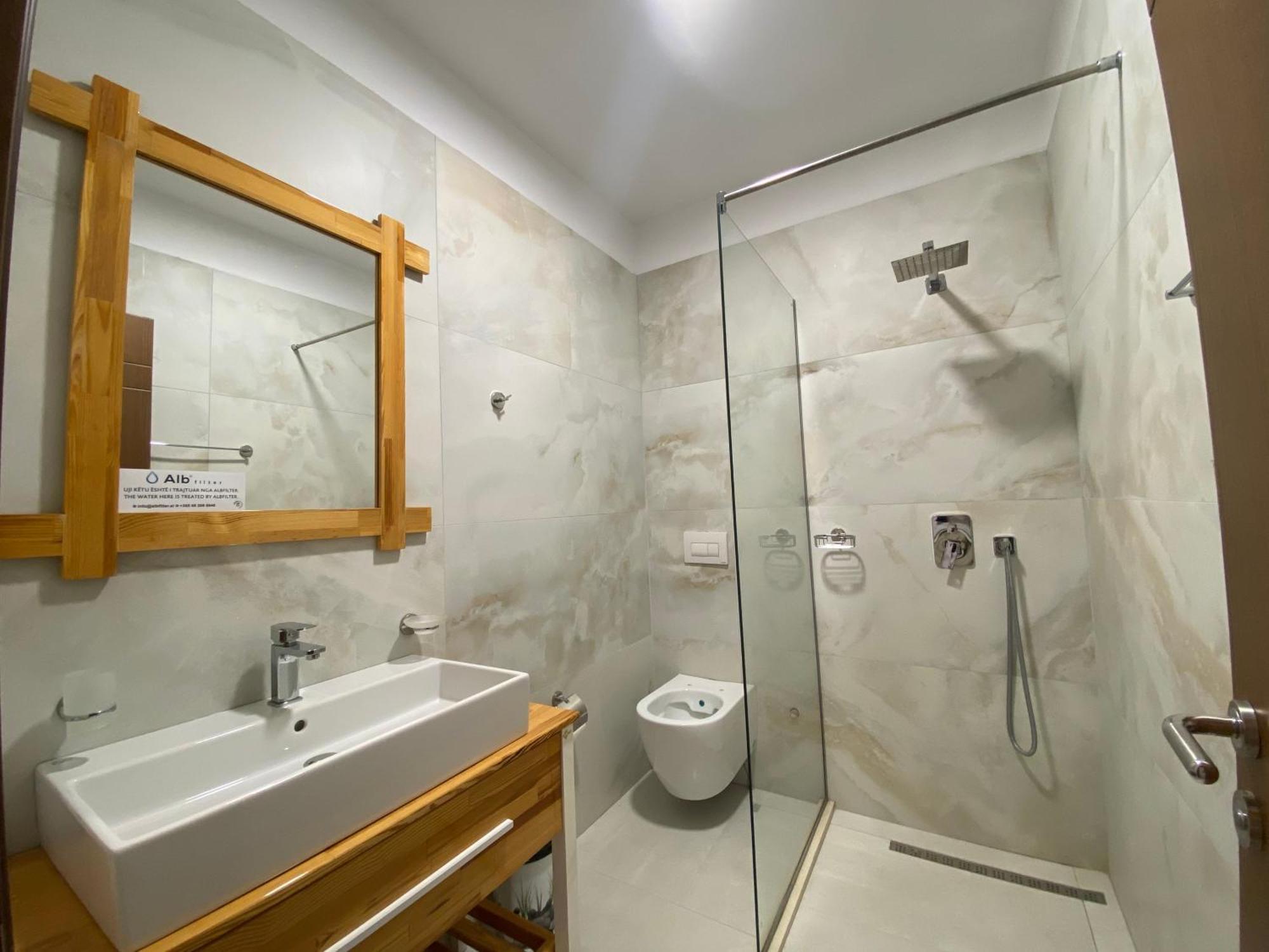 Lahuta E Vjeter Agroturizem Hotel Lac Kültér fotó