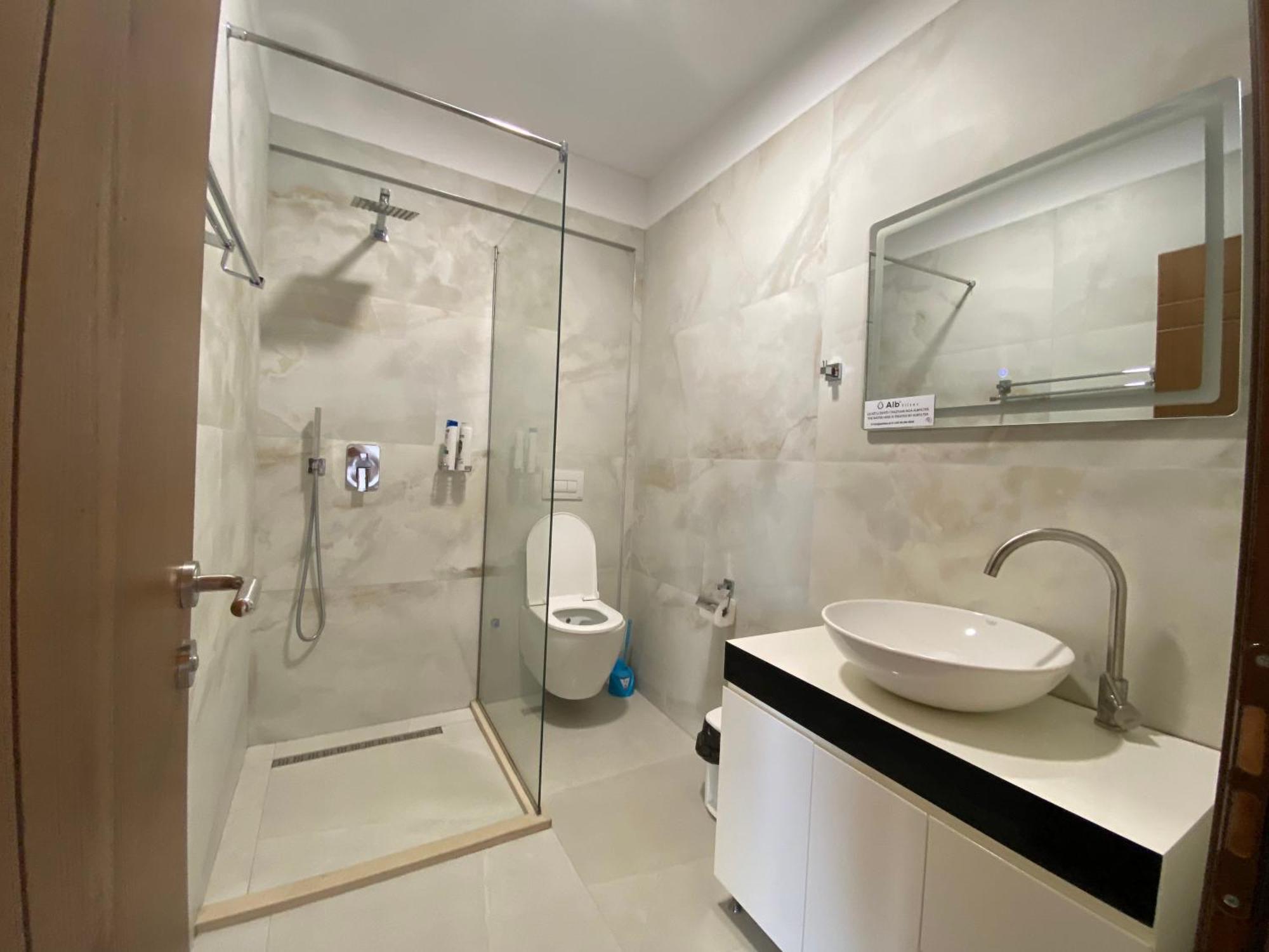 Lahuta E Vjeter Agroturizem Hotel Lac Kültér fotó